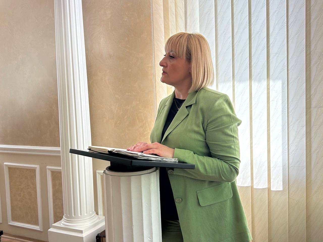 Голова комісії – доцентка кафедри журналістики Галина Синоруб відкриває засідання